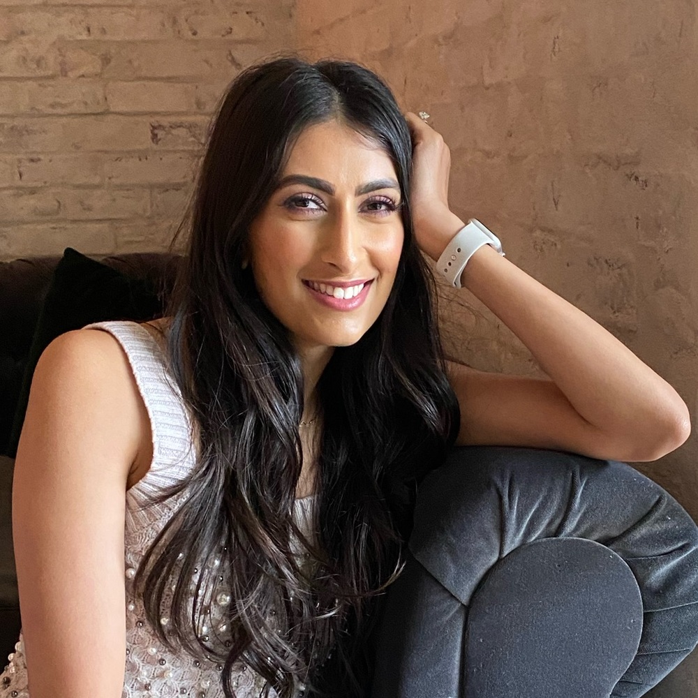 Meet your Posher, Hira